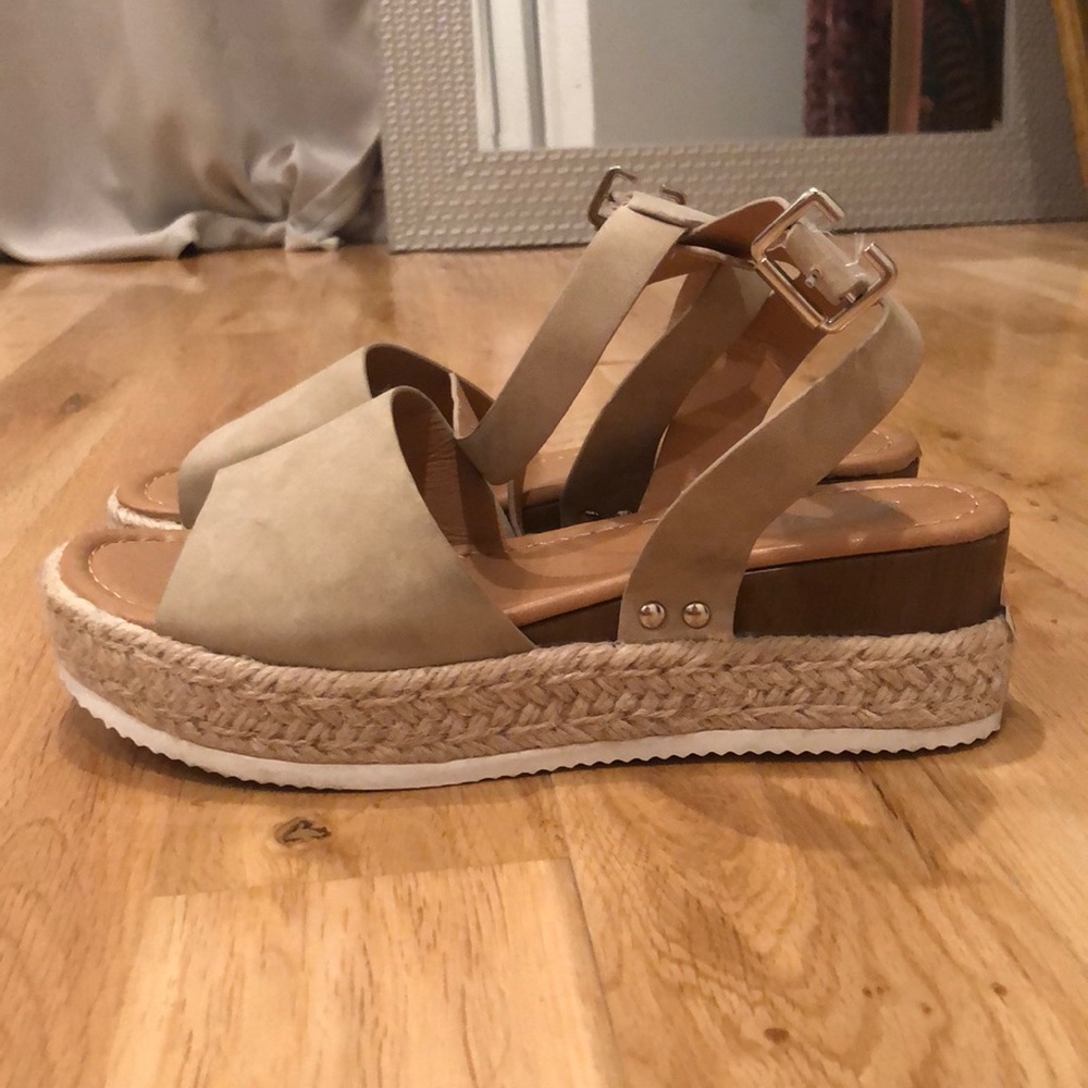 NUDE PLATFORMS
